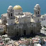 Precioso DÚPLEX frente al teatro Falla, a 4 min de Playa de la Caleta